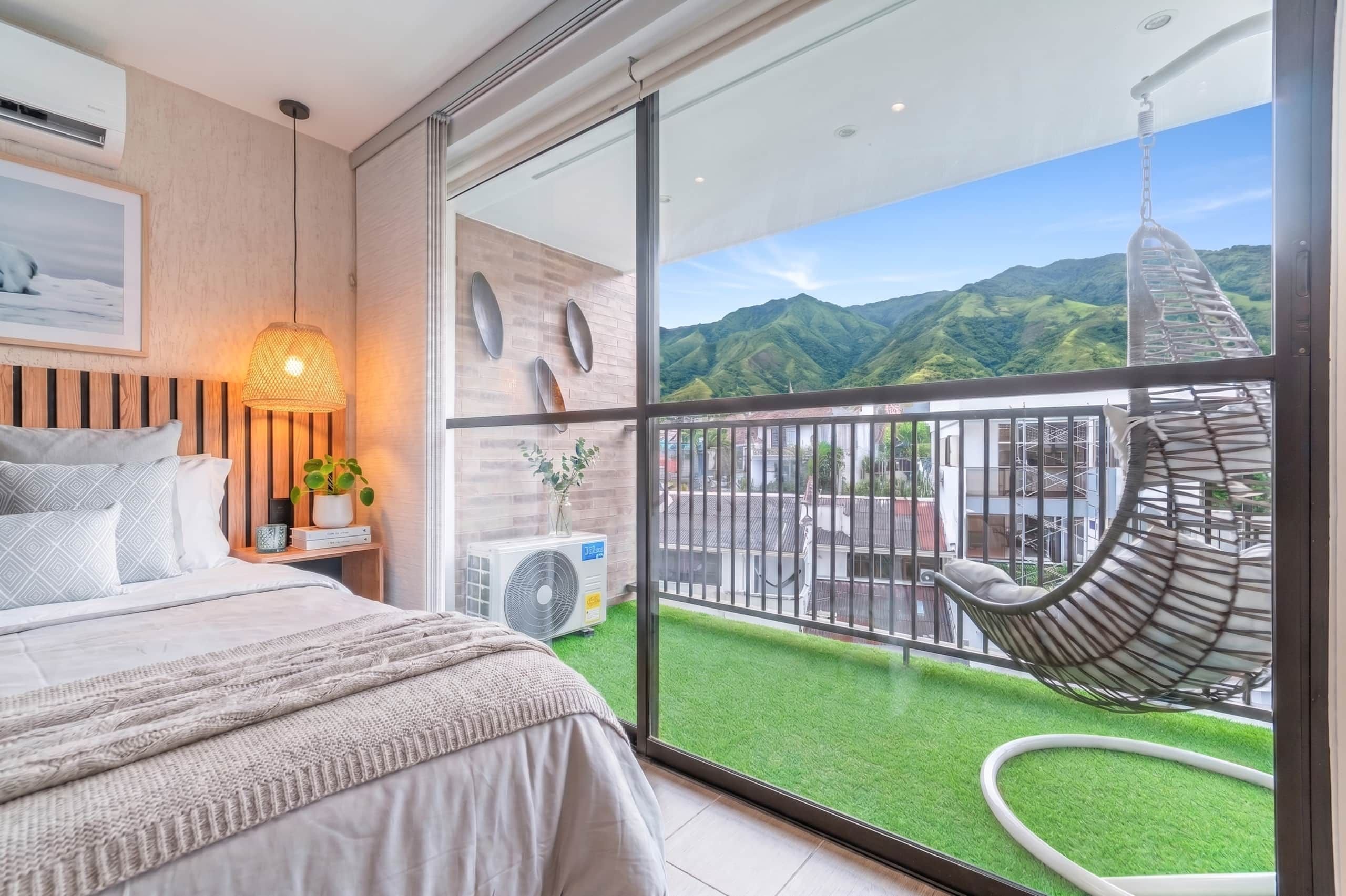 H403 | Loft boutique 4P w/balcony • 24/7 security