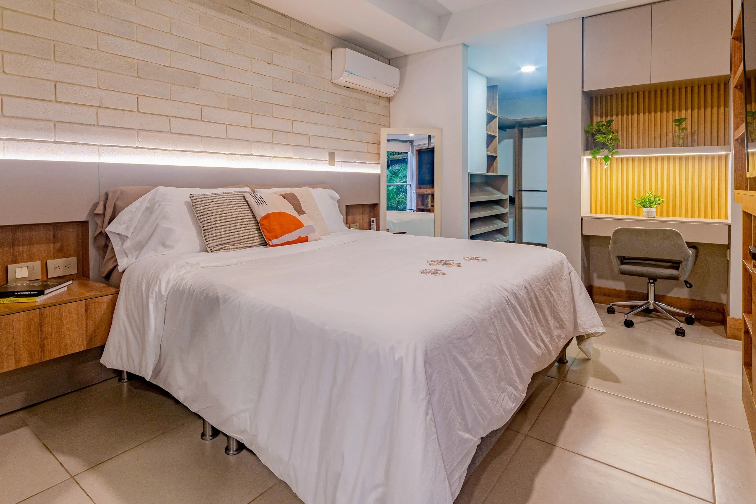 HY302 | Oasis w / balcony in Granada | Gym + Pool — foto 3