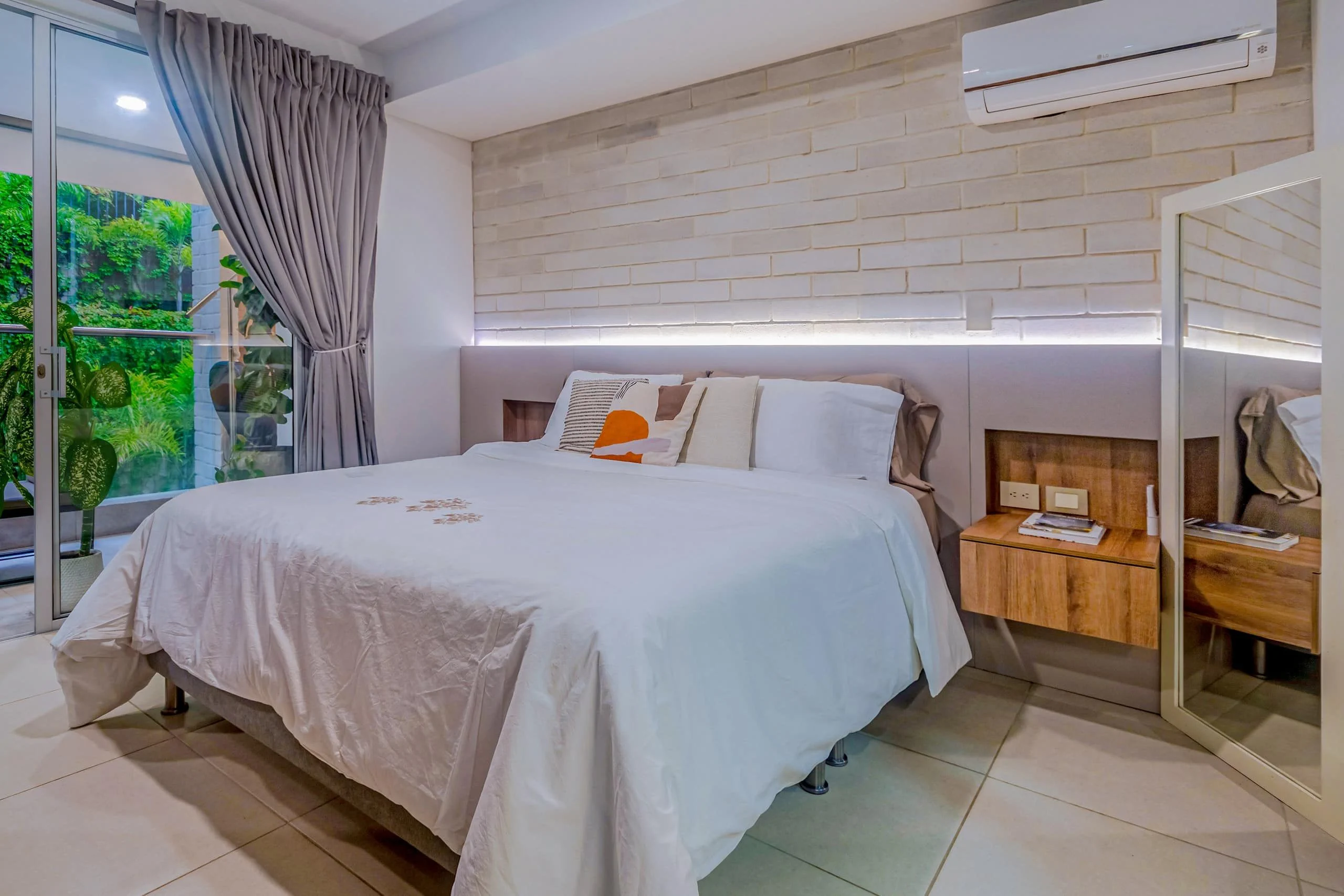 HY302 | Oasis w / balcony in Granada | Gym + Pool — foto 4
