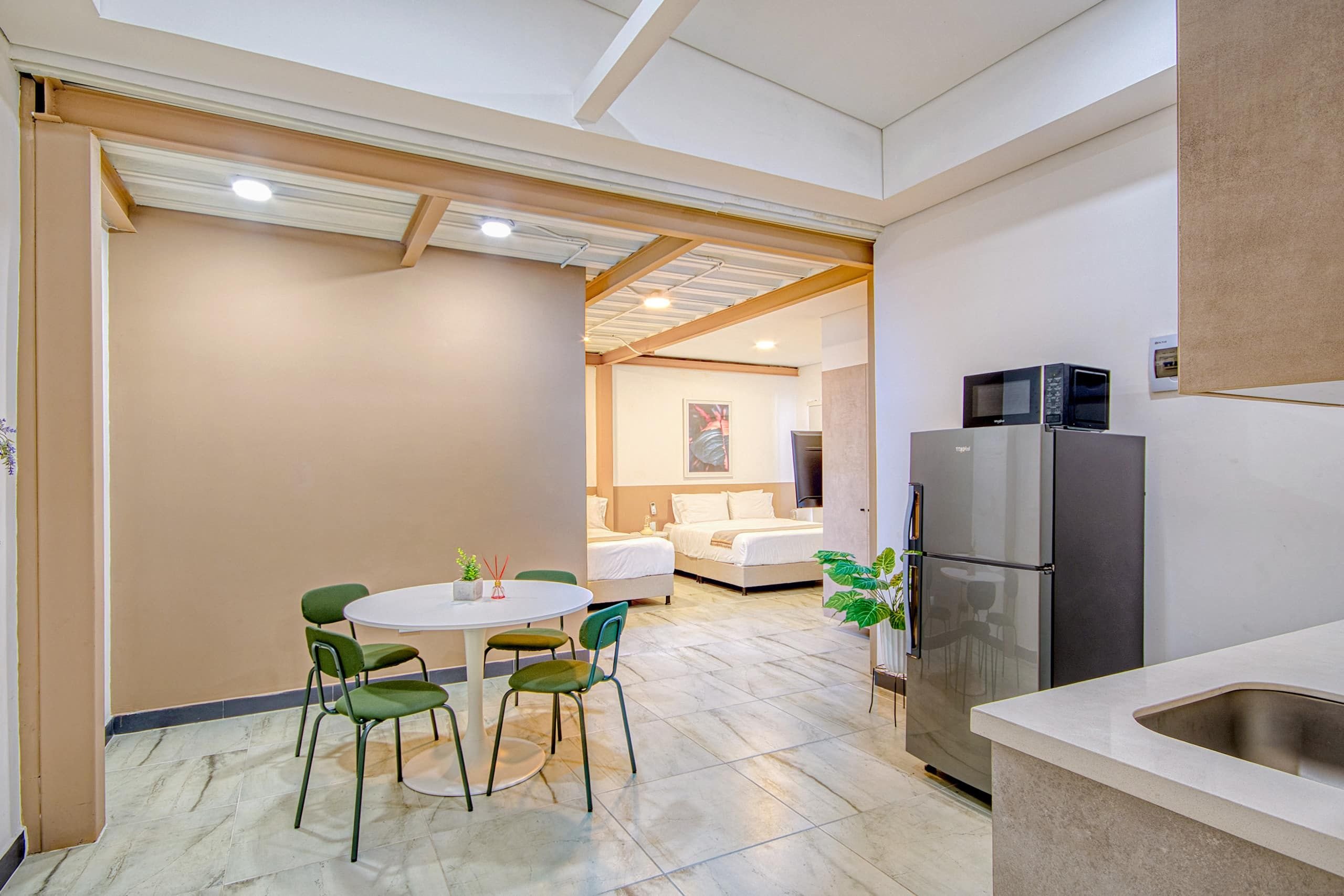 Flora living 9