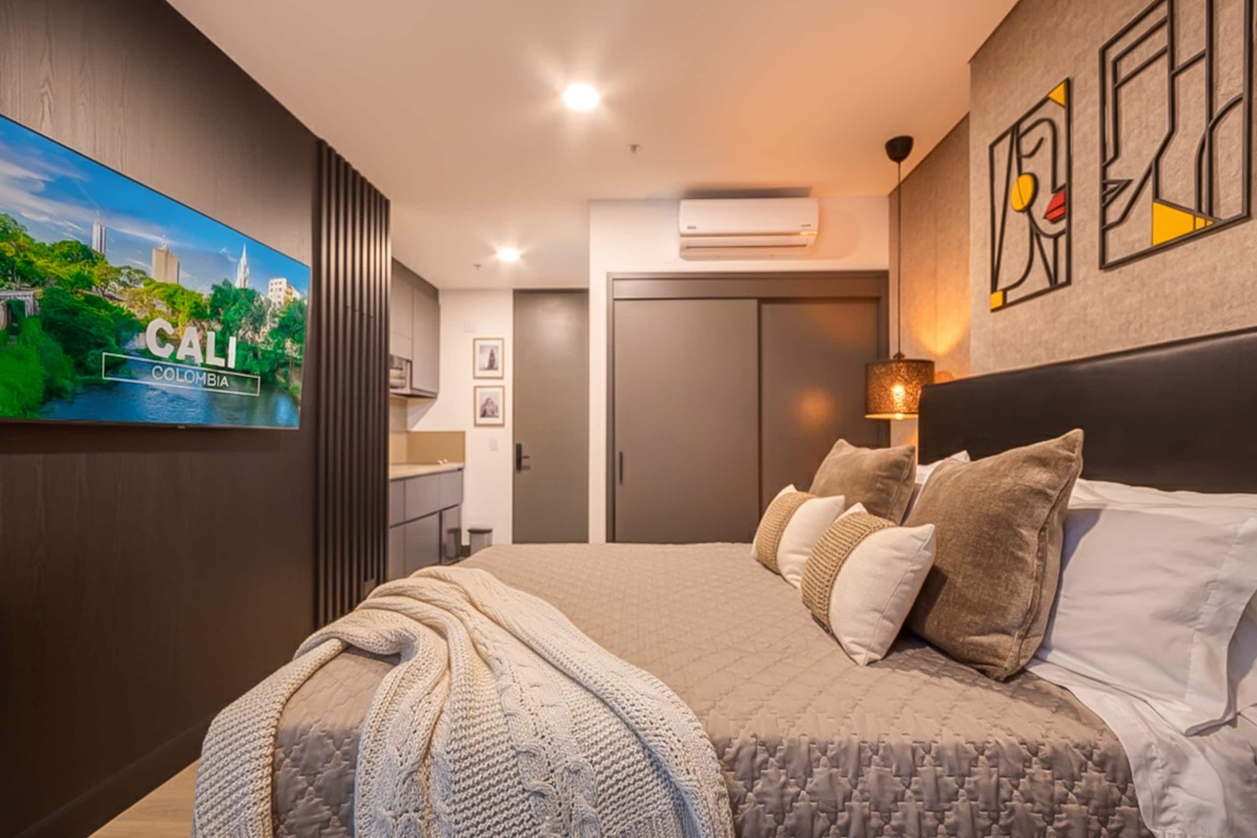 R304I Loft con balcón y piscina infinita • WiFi 5G